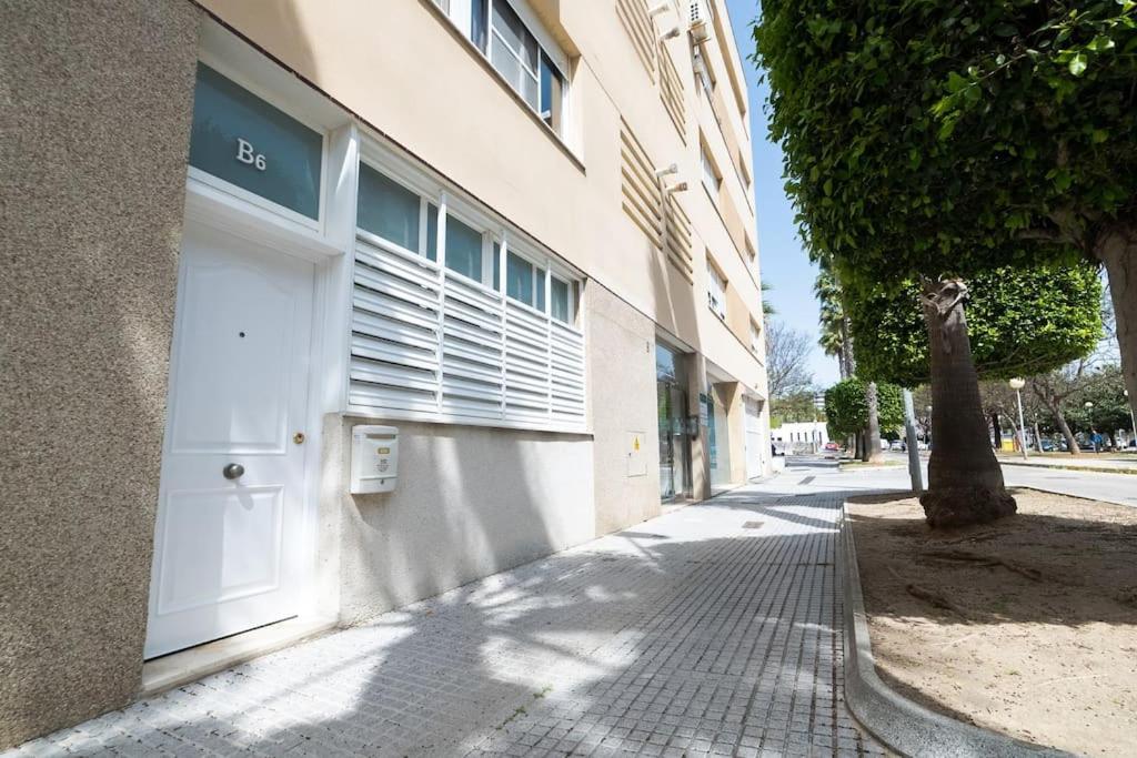 Moderno Apartamento En 9 Min Andando De La Playa Victoria Con Garaje Apartment Cádiz